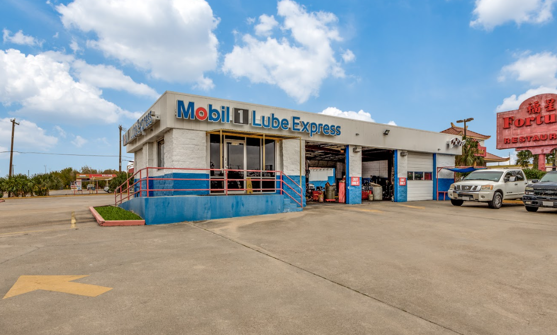 An image of a(n) Lube car wash.